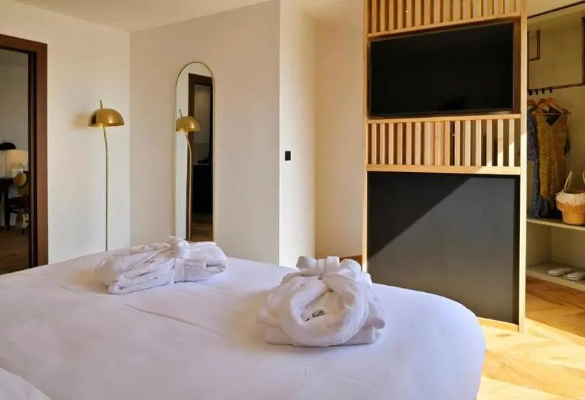 سوئیت جونیور با تراس, Hôtel & Spa Rocabella