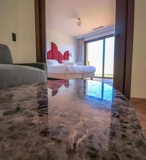 سوئیت با وان آب گرم, Hôtel & Spa Rocabella