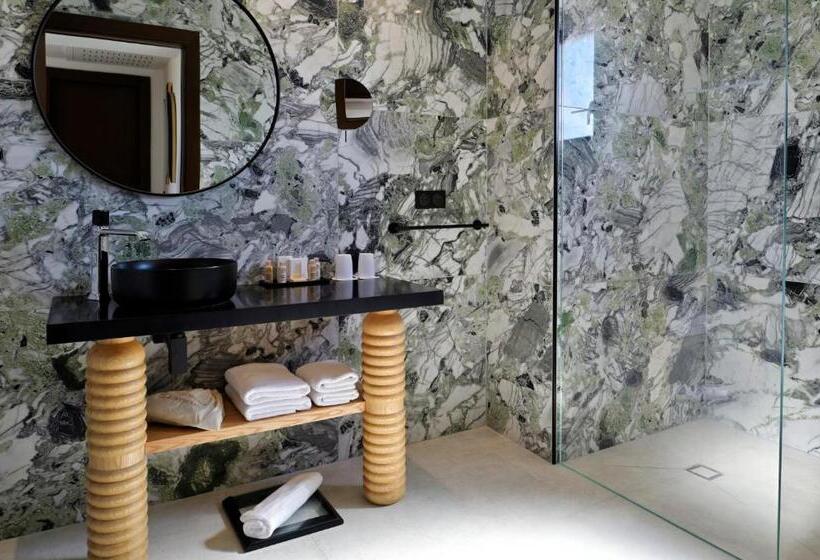 סוויטה עם ג'קוזי, Hôtel & Spa Rocabella