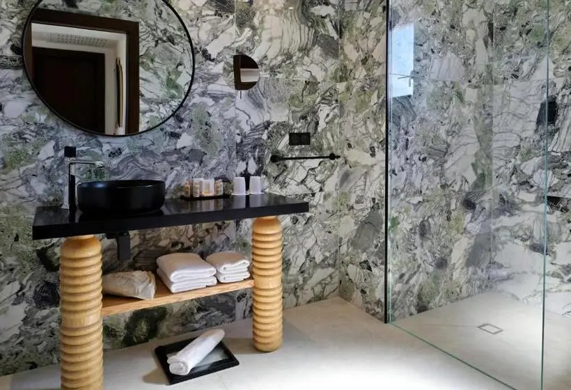 سوئیت با وان آب گرم, Hôtel & Spa Rocabella