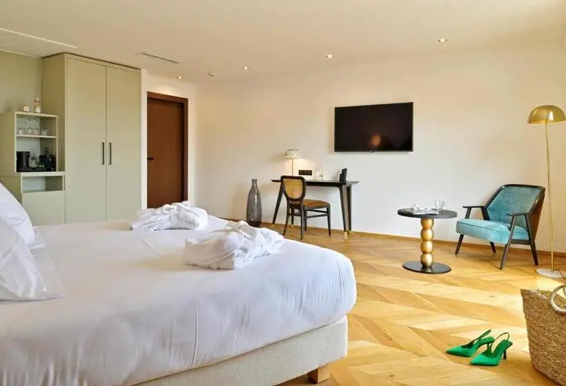 Comfort room with terrace, Hôtel & Spa Rocabella