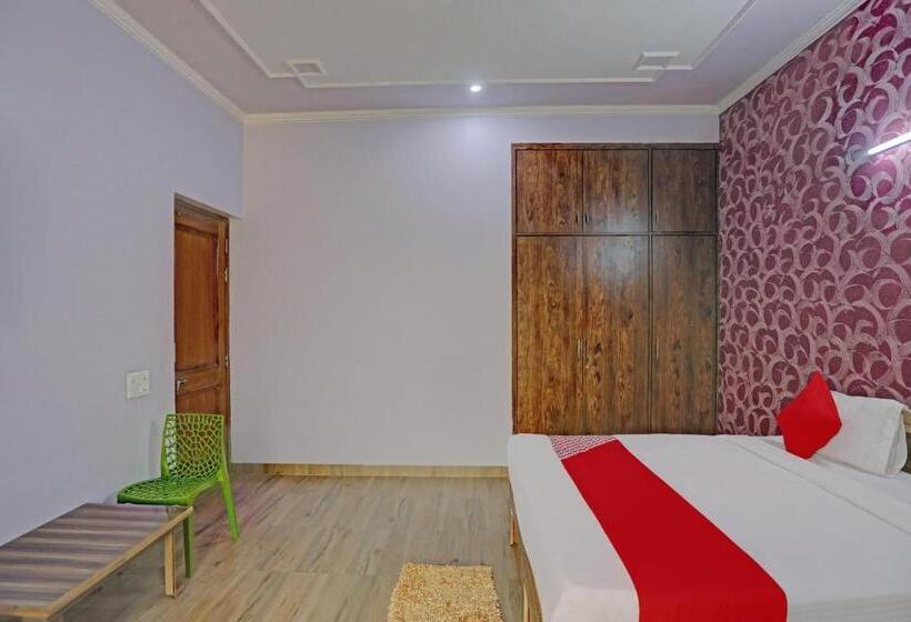 Трехместный Номер Классика, Oyo 81121 Stay 130