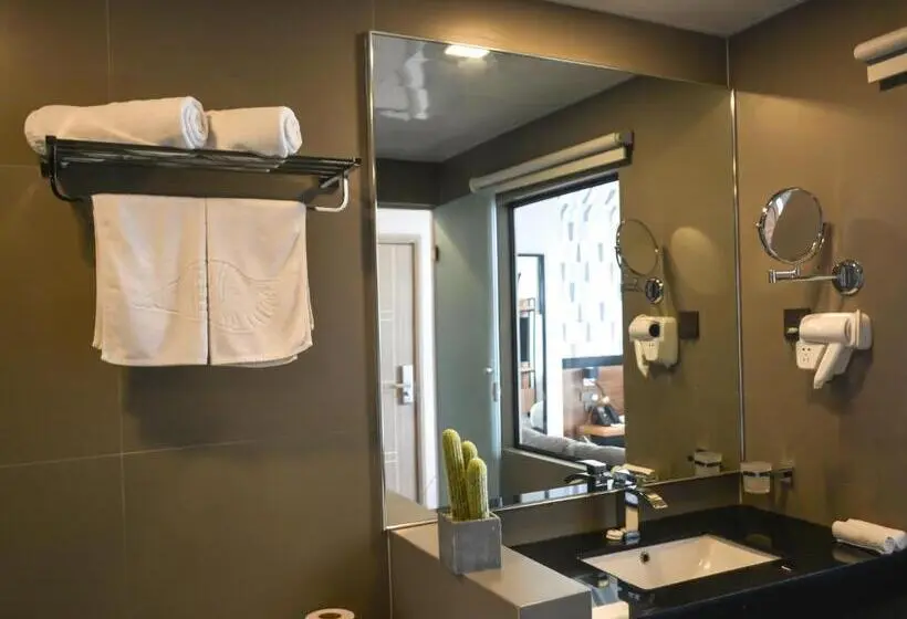 スイート, Triton Prestige Seaview And Spa