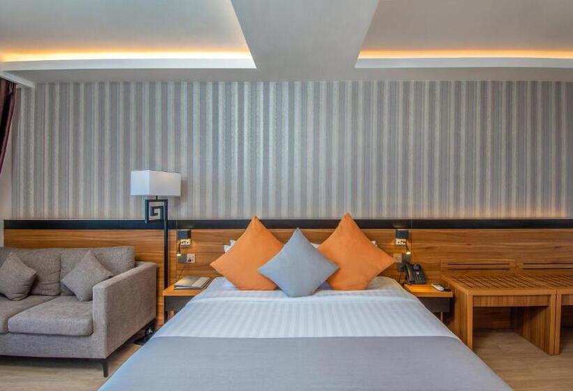 سوئیت با تخت بزرگ, Triton Prestige Seaview And Spa