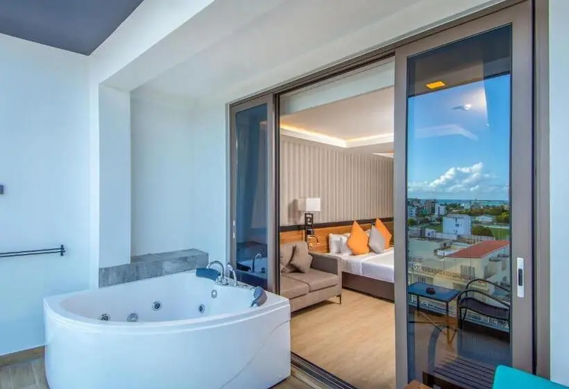 キングサイズベッドのスイートルーム, Triton Prestige Seaview And Spa