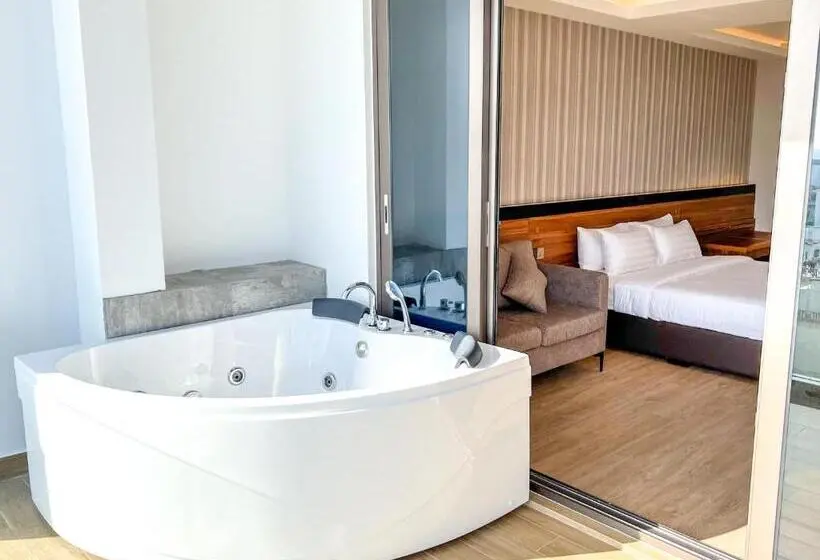 キングサイズベッドのスイートルーム, Triton Prestige Seaview And Spa
