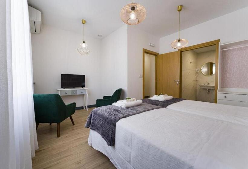 Camera Deluxe, Pensión Ferradura