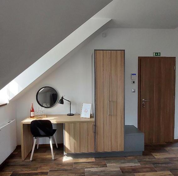 غرفة قياسية ثلاثية, Pálffy59 Vendégház