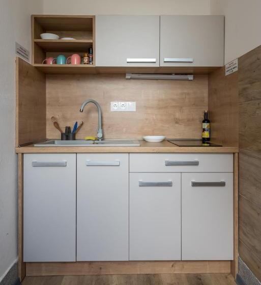 اتاق استاندارد, Hostel 26