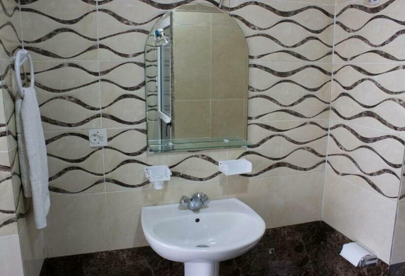 استودیوی استاندارد با چشم‌انداز دریا, Azayla