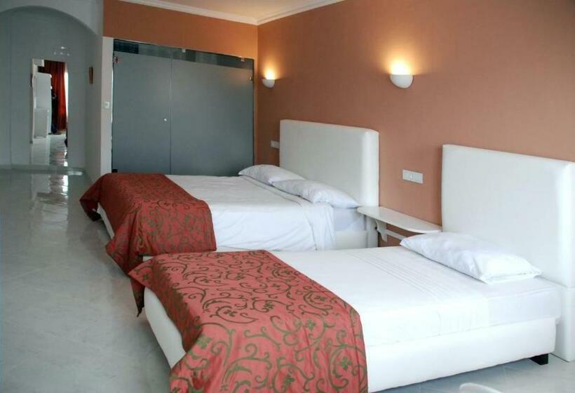 اتاق استاندارد سه تخته با چشم‌انداز باغ, Azayla