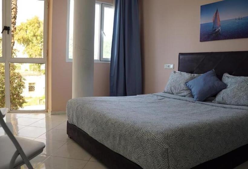 اتاق عادی یک تخته, Azayla