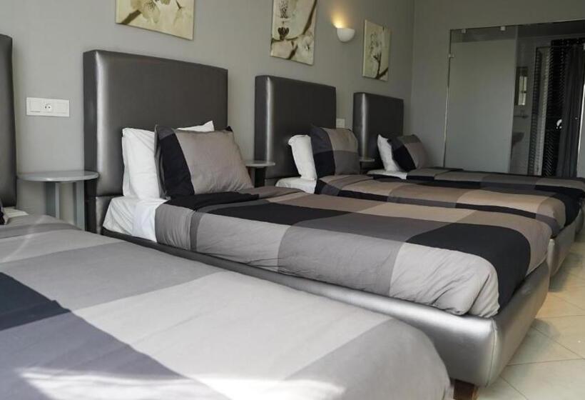 اتاق استاندارد چهارنفره با چشم‌انداز باغ, Azayla