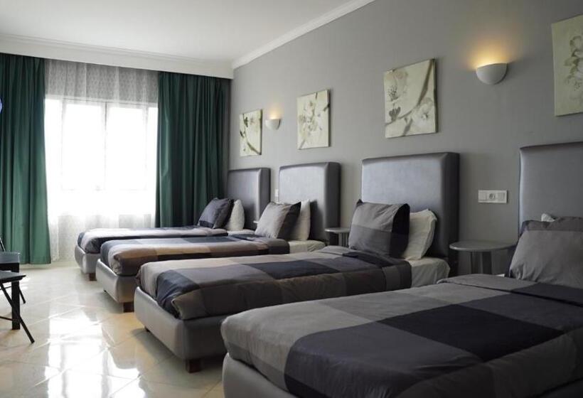 اتاق استاندارد چهارنفره با چشم‌انداز باغ, Azayla