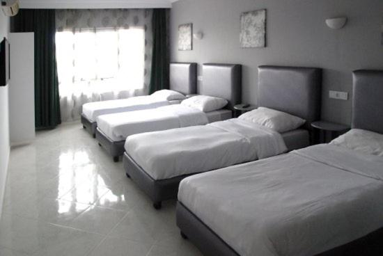 اتاق استاندارد چهارنفره با چشم‌انداز باغ, Azayla