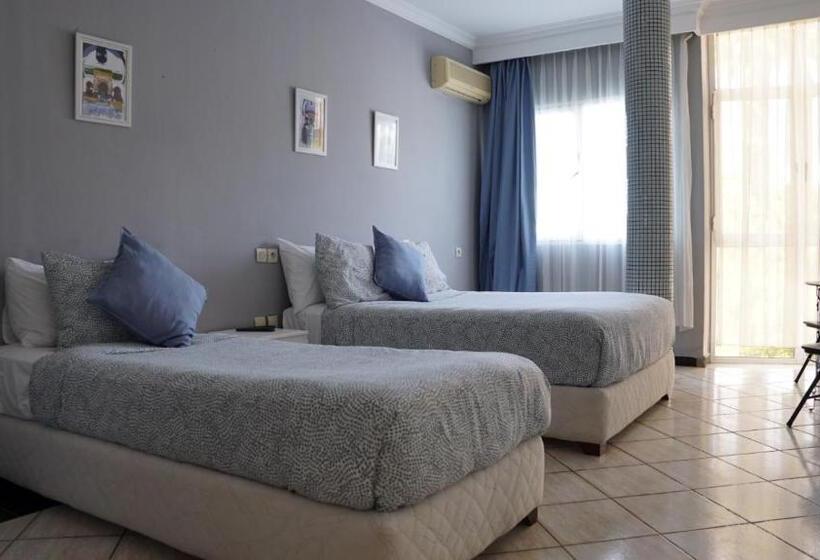 اتاق استاندارد سه نفره, Azayla