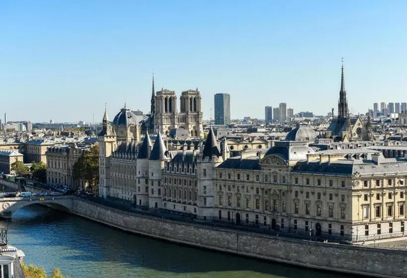 سوییت, Cheval Blanc Paris & Dior Spa Cheval Blanc Paris