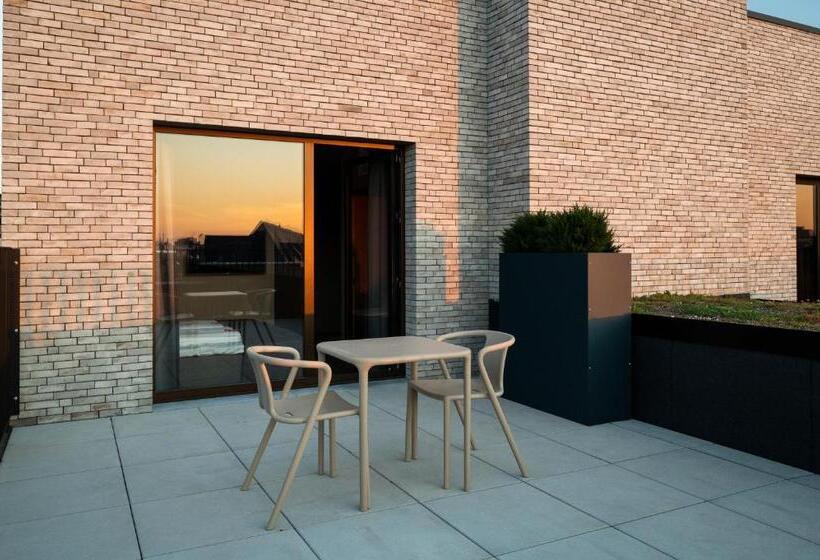 جناح جونيور, Citybox Antwerp