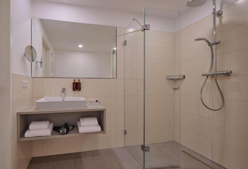 스탠다드 룸 더블 침대, Dorint Parkhotel Frankfurt / Bad Vilbel