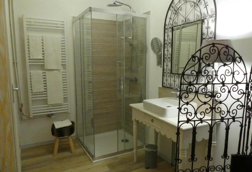 Номер Стандарт Вид на Сад, Le 9 En Cuisine