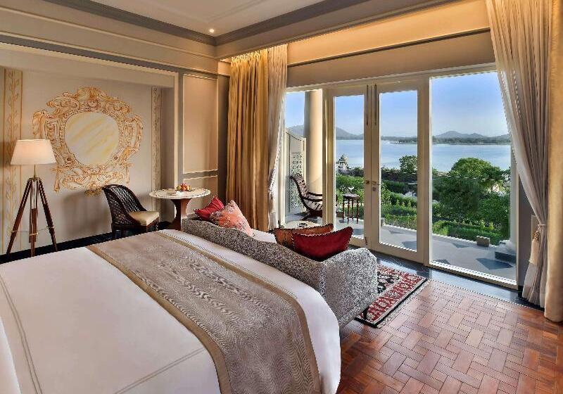 キングサイズベッドのスタンダードルーム, Raffles Udaipur