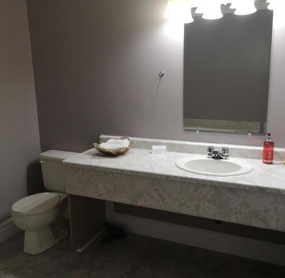 スイート, Seaport Inn