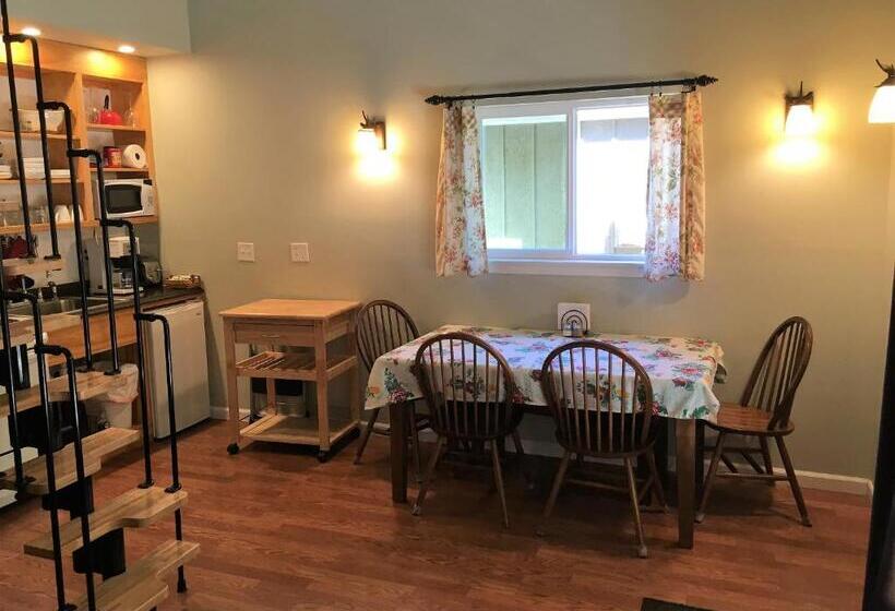 بنجلو قياسى مطلّ علي الحديقة, The Cabins At Beaver Creek