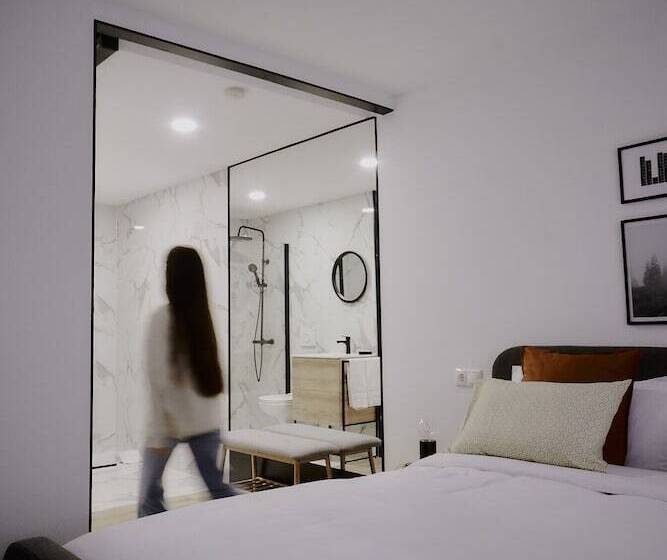 디럭스 룸, Zarey Hostel