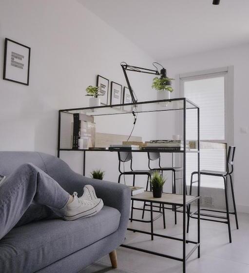 Standard room with outdoor bath, Zarey Hostel