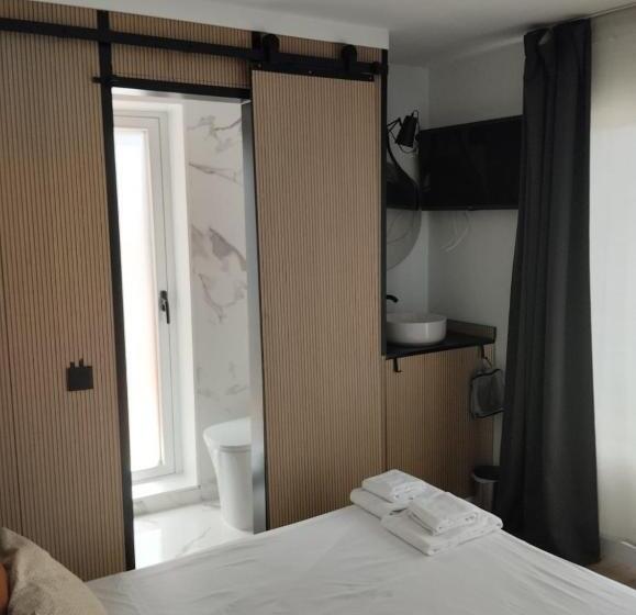 발코니 디럭스 룸, Zarey Hostel