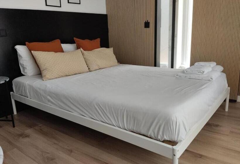 Номер Deluxe с Балконом, Zarey Hostel