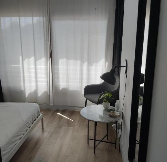 Номер Deluxe с Балконом, Zarey Hostel