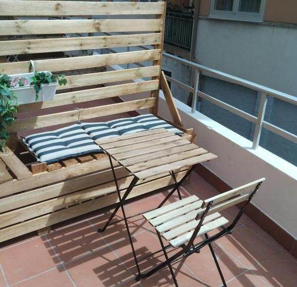 Номер Deluxe с Балконом, Zarey Hostel