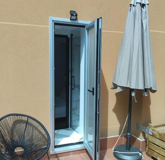 Номер Deluxe с Балконом, Zarey Hostel