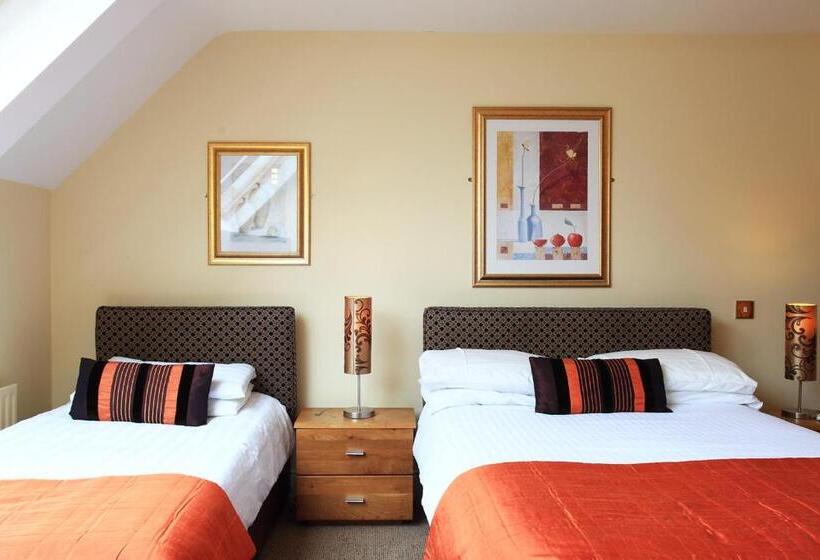 غرفة عائلية, O'donnabhain's