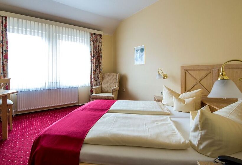 غرفة قياسية, Acht Linden