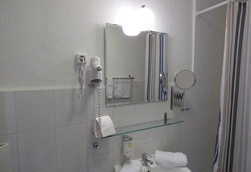 带大床的标准间, Art Inn  Dinslaken