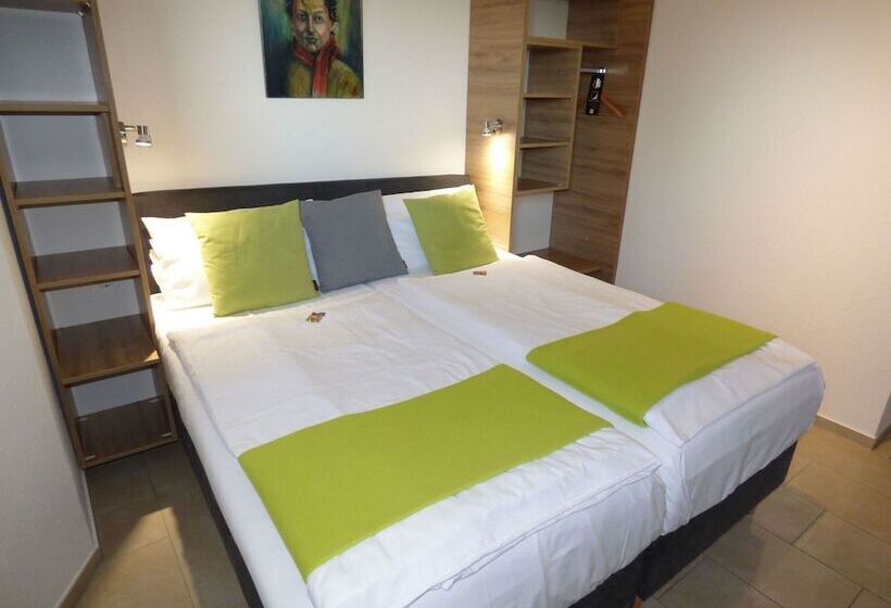 带大床的标准间, Art Inn  Dinslaken