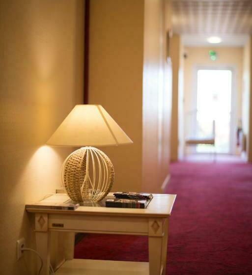 اتاق استاندارد سه نفره, Brit Hotel Du Perche