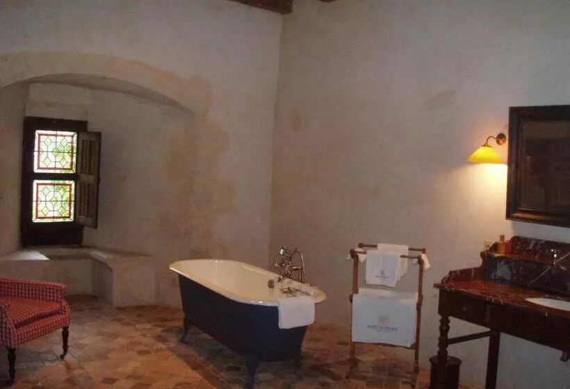 プレミアムルーム, Château De Saint Loup