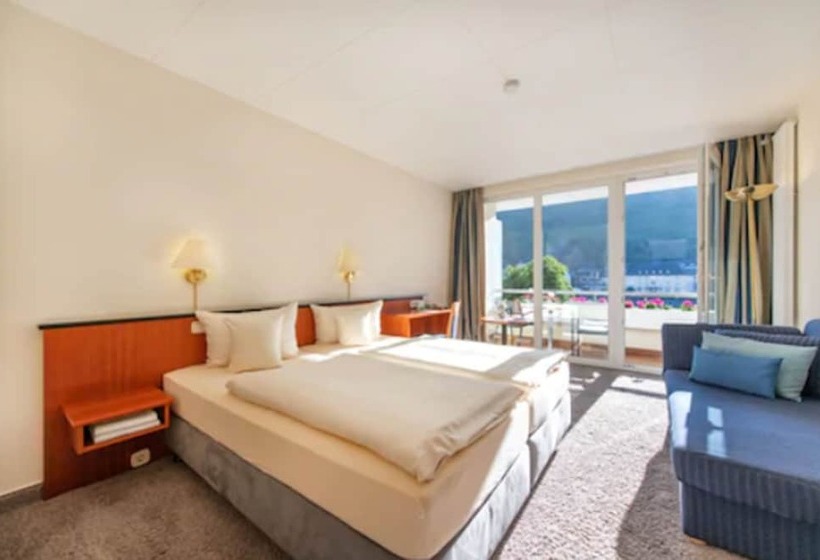 스탠다드 룸 강 전망, Karl Muller