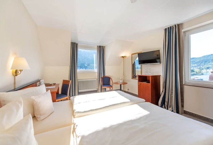 스탠다드 룸 강 전망, Karl Muller