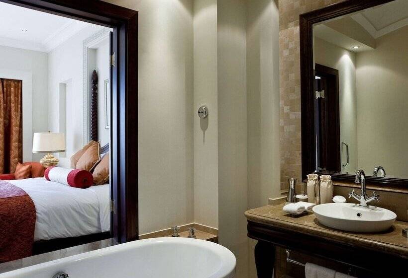 غرفة سوبيريور مطلة على حمام السباحة, Sofitel Bahrain Zallaq Thalassa Sea & Spa