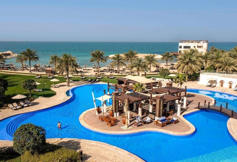 غرفة سوبيريور مطلة على حمام السباحة, Sofitel Bahrain Zallaq Thalassa Sea & Spa