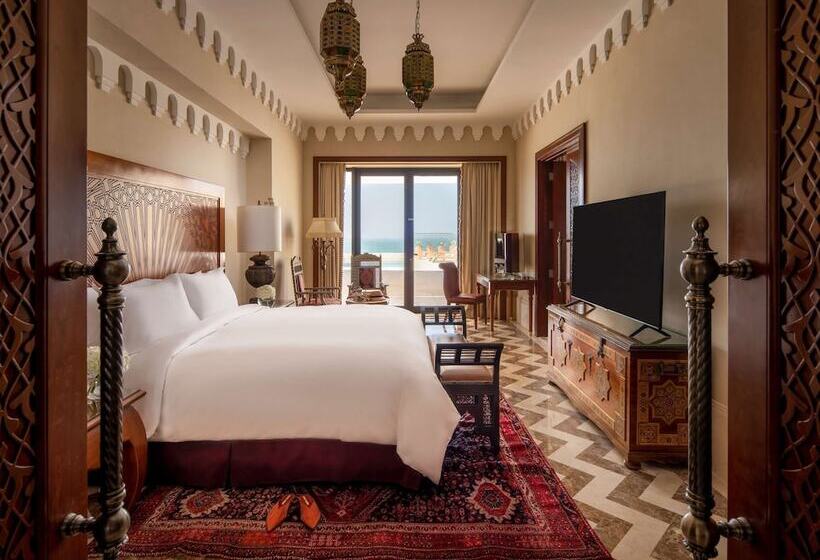 غرفة سوبيريور مطلة على حمام السباحة, Sofitel Bahrain Zallaq Thalassa Sea & Spa