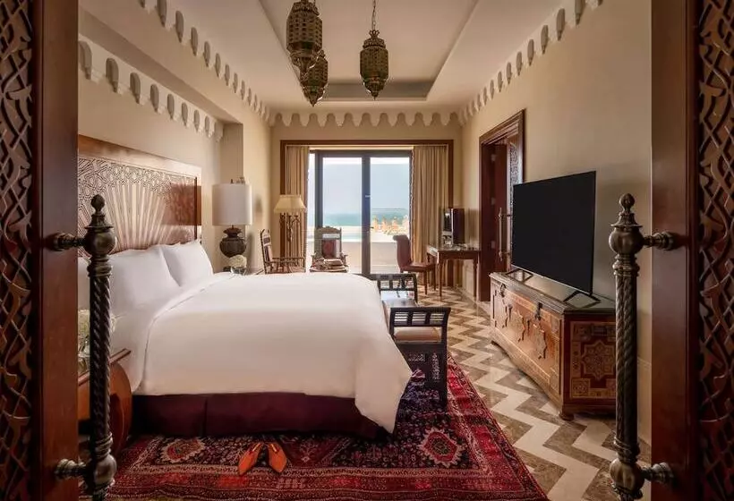 اتاق سوپریور با چشمانداز استخر, Sofitel Bahrain Zallaq Thalassa Sea & Spa