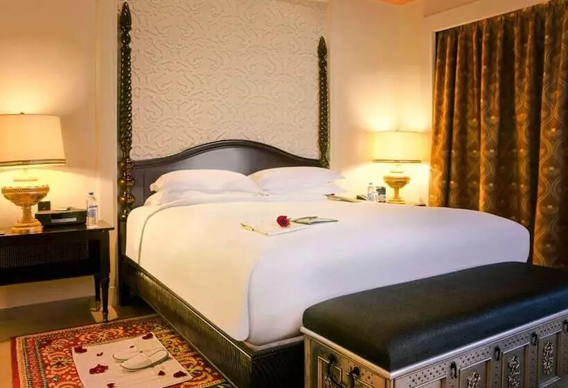 اتاق سوپریور با چشمانداز استخر, Sofitel Bahrain Zallaq Thalassa Sea & Spa