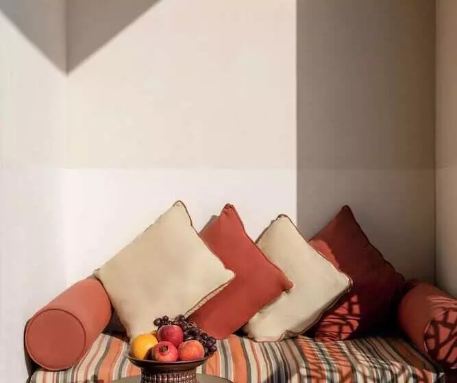 اتاق سوپریور با چشمانداز استخر, Sofitel Bahrain Zallaq Thalassa Sea & Spa