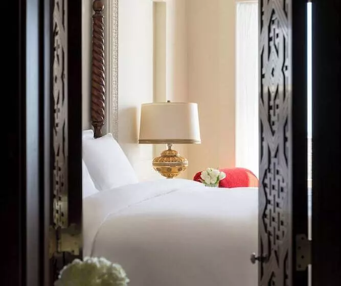 اتاق سوپریور با چشمانداز استخر, Sofitel Bahrain Zallaq Thalassa Sea & Spa