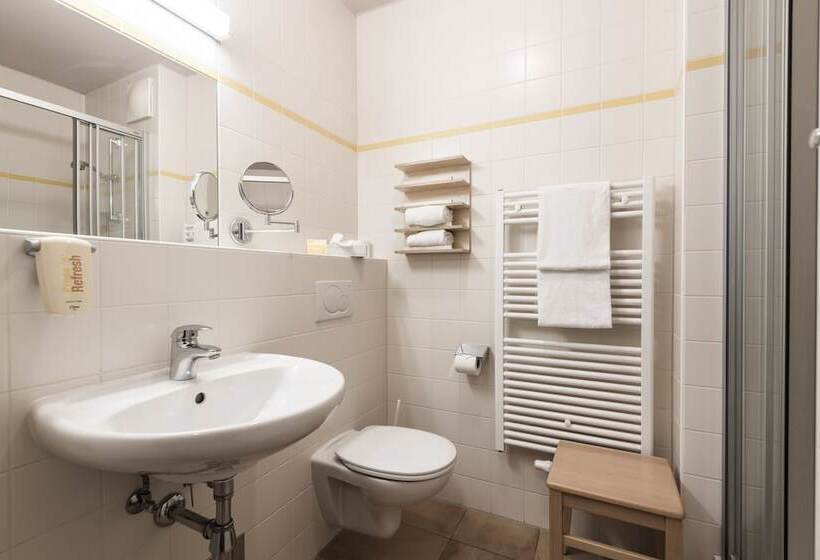 Номер Стандарт Трехместный, Jufa Hotel Grundlsee